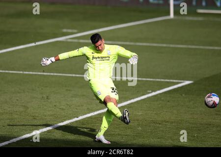 Swansea, Royaume-Uni. 19 septembre 2020. Neil Etheridge, gardien de but de Birmingham City en action. EFL Skybet Championship Match, Swansea City et Birmingham City au Liberty Stadium de Swansea le samedi 19 septembre 2020. Cette image ne peut être utilisée qu'à des fins éditoriales. Utilisation éditoriale uniquement, licence requise pour une utilisation commerciale. Aucune utilisation dans les Paris, les jeux ou les publications d'un seul club/ligue/joueur. photo par Andrew Orchard/Andrew Orchard sports Photography/Alamy Live News crédit: Andrew Orchard sports Photography/Alamy Live News Banque D'Images