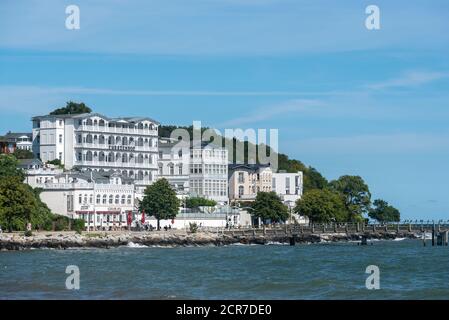 Allemagne, Mecklembourg-Poméranie occidentale, Sassnitz, Fürstenhof maison de vacances sur la promenade du lac, jetée, île de Ruegen, Mer Baltique Banque D'Images