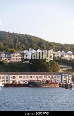 Allemagne, Mecklembourg-Poméranie occidentale, Sassnitz, le navire-musée 'Havel' est ancré dans le port de la ville. Le musée de la pêche et du port peut être vu Banque D'Images