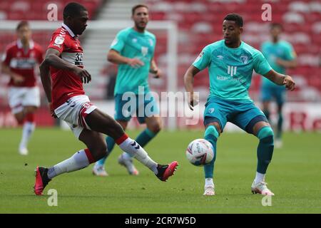 MIDDLESBROUGH, ANGLETERRE. 19 SEPTEMBRE 2020 Anfernee Dijksteel de Middlesbrough en action avec Arnaut Danjuma de Bournemouth lors du match de championnat Sky Bet entre Middlesbrough et Bournemouth au stade Riverside, Middlesbrough. (Credit: Mark Fletcher | MI News) Credit: MI News & Sport /Alay Live News Banque D'Images