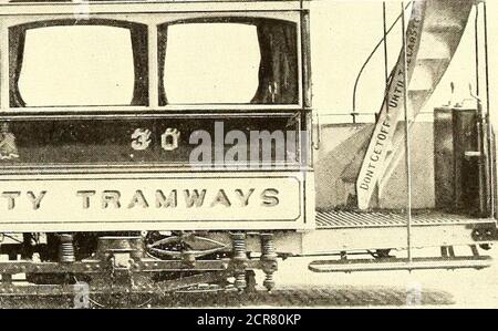 . Journal de chemin de fer de la rue . Des équipements électriques ou des voitures complètes ont été fournis, ou sont sur commande, à plus de 20 villes, y compris Bradford (200 voitures), Halifax, Birkenhead, Glasgow, South Lancashire Tramways, etc. Au cours des 18 derniers mois, plus de 45000 chevaux-puissance de machinerie lourde a été fournie par nous, ou commandé de nous, pour les travaux de puissance, de lumière et de traction. Siège social, 49 Cannon Street, Londres, £. C. téléphone. N° 5795 TÉLÉGRAMMES BANCAIRES. MISE EN PLACE. LONDRES Banque D'Images