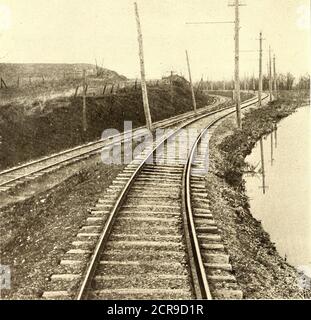 . The Street Railway journal . Permettez a été faite aux lignes de correspondance con-trolled par Tucker, Anthony & Company, de Boston, le pansétant élaboré par les deux intérêts pour l'exploitation des trains de transit entre Cincinnati, Cleveland, Pittsburg et Toledowere expliqué, et une carte a été présentée montrant le système pro-posé. Comme on l'a laissé entendre à l'époque, les efforts en chef de Tucker, Anthony & Company sont dirigés vers la ligne de passage entre Columbus et Cleveland. Actuellement, la propriété la plus importante de ce groupe est la Columbus, Buckeye Lake & Newark traction Company, qui, Banque D'Images