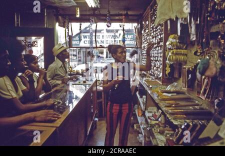 1973 - Black Owned Business sur le côté sud de Chicago. La ville est considérée comme la capitale des affaires noires des États-Unis, 06/1973 Banque D'Images