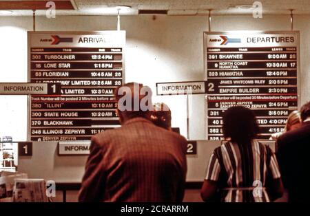 L'information et de guichet d'Amtrak à Chicago la gare Union, un des plus actifs dans le système, Juin 1974 Banque D'Images