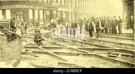 . Journal de chemin de fer de la rue . RAILS À BRIDE, TOUTES LES SECTIONS LES POINTS DE JOINT DE RAIL DE BREVET DICKER ET LES TABLES TOURNANTES ET TRAVERSÉES DE TRAVAIL DE RAIL DE CROSSINGSPECIAL. CONSTRUCTION DE VOIES PERMANENTES, SUNDERLAND, ANGLETERRE Construction de voies permanentes Nous avons construit un plus grand kilométrage de tramway voie permanente que n'importe quel autre firmin le monde. Construction de conduits électriques L'expérience et les installations que nous avons acquises dans la construction de pratiquement allthe conduit de câble posé en Grande-Bretagne nous place dans une position particulièrement favorable à sous-prendre la construction de conduit électrique. 1I m ii1 i II 1as Banque D'Images