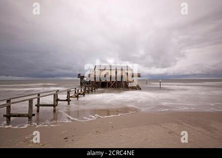 Maison sur pilotis sur la plage à St Peter Ording Banque D'Images