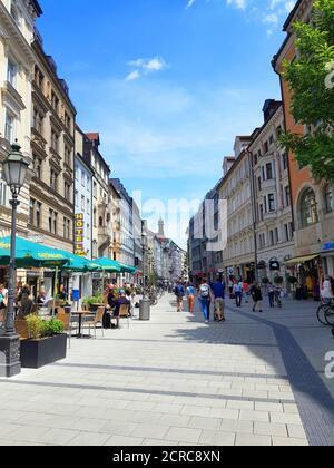 Munich, Sendlinger Strasse, zone piétonne la plus récente, boutiques, cafés, restaurants, passants Banque D'Images