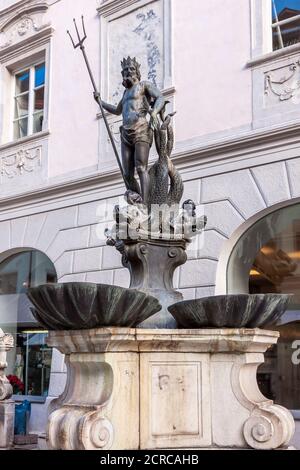 Fontaine de Neptune, centre, Bolzano, Etschtal, Alpes, Tyrol du Sud, Italie, Europe Banque D'Images