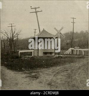 . Electric Railway Review . Comité de rançon: F. J. J. Sloat, VatiNorthern traction Company, Hamilton, O.; F. T. Hepburn, Lima & Toledo traction Company, Lima, O.; F. J. Stout, Lake Shore Electric Railway, Norwalk, O.; Charles G. Loh-man, Chicago South Bend & Northern Indiana traction COM-pany, South Bend, Ind.; F. A. Davis, Scioto Valley TractionCompany, Columbus, O. le Levant Herald rapporte que le gouvernement turc a prolongé la concession de la Société des Tram-ways de Constantinople jusqu'en 1993, et la compagnie s'est engagée à remplacer l'électricité par l'animal tr Banque D'Images