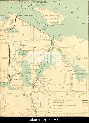 . Mackinac, l'île merveilleuse, Petoskey, traverse City et d'autres stations d'été du nord du Michigan. RAND Rapids & Indiana Railroad. 14 UNE TERRE DE MAISONS D'ÉTÉ. Les plaisirs peuvent être faits, en lavant les heures fugaces jusqu'à ce qu'ils passent comme le rêve d'été. C'est le centre naturel ou le point radiant depuis qui des voyages par terre ou par l'eau peuvent être faits à presque tout moment à n'importe qui de la partition des stations d'été voisines. Le Daily Resorter, pub-lished pendant la saison, est consacré aux intérêts de Petoskey et du nord du Michigan, et des visiteurs dans les différentes stations. Une meilleure accom-modations pour les clients Banque D'Images