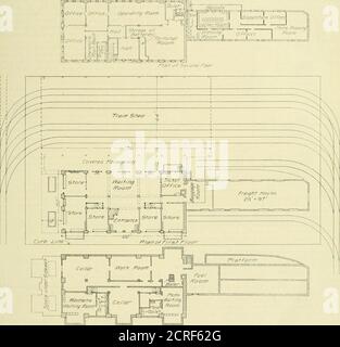 . Revue de chemin de fer électrique . construire une autre plate-forme le long de ce mur où les wagons pourraient sécuriser l'accès de la ruelle reliant la propriété à l'est. La référence au plan montre l'arrangement des quatre voies qui passent par le thetrainshed et les deux voies de droite qui donnent accès à la maison de fret. Le rez-de-chaussée du bâtiment de la gare a octobre, Uj06. REVUE DE CHEMIN DE FER ÉLECTRIQUE (529 cinq magasins sur les côtés nord et ouest, à travers tout ce qui il y a l'accès à la salle d'attente proprement dite. La billetterie se trouve à l'extrémité de la salle d'attente. Dans le sous-sol au sou Banque D'Images