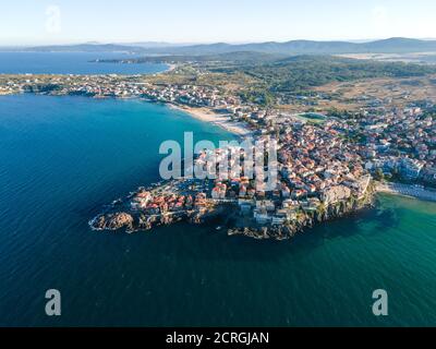 Vue aérienne au coucher du soleil de la vieille ville de Sozopol, région de Burgas, Bulgarie Banque D'Images