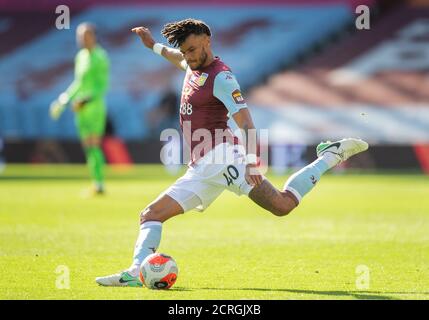 Tyrone Mings lors du match Aston Villa / Chelsea Premier League à Villa Park, Birmingham. CRÉDIT PHOTO : © MARK PAIN / PHOTO DE STOCK D'ALAMY Banque D'Images