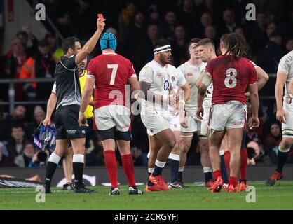 Le Manu Tuilagi d'Angleterre reçoit une carte rouge pour le foul jouer PHOTO CRÉDIT : © MARK PAIN / PHOTO DE STOCK D'ALAMY Banque D'Images