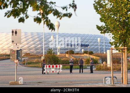 Football Munich - Schalke, Munich 18 septembre 2020. Allianz Arena avec sécurité FC BAYERN MUENCHEN - FC SCHALKE 04 - les RÈGLEMENTS DFL INTERDISENT TOUTE UTILISATION DE PHOTOGRAPHIES comme SÉQUENCES D'IMAGES et/ou QUASI-VIDÉO - 1.German Soccer League , Munich, 18 septembre 2020. Saison 2020/2021, match 01, FCB, München, Munich © Peter Schatz / Alay Live News Banque D'Images