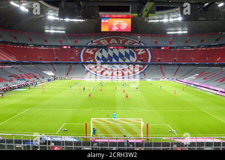 Football Munich - Schalke, Munich 18 septembre 2020. Kick-off saison 2021 FC BAYERN MUENCHEN - FC SCHALKE 04 - les RÈGLEMENTS DFL INTERDISENT TOUTE UTILISATION DE PHOTOGRAPHIES comme SÉQUENCES D'IMAGES et/ou QUASI-VIDÉO - 1.German Soccer League , Munich, 18 septembre 2020. Saison 2020/2021, match 01, FCB, München, Munich © Peter Schatz / Alay Live News Banque D'Images