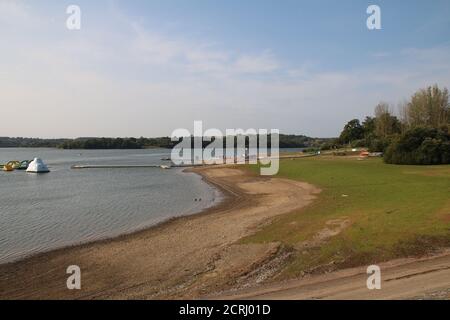 Faibles niveaux d'eau dans le réservoir d'eau de Bewl dans le Kent Banque D'Images