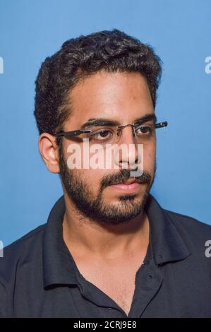 Un garçon indien pose pour la prise de portfolio en studio. Banque D'Images