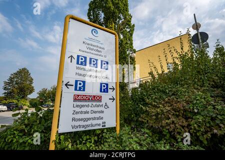 Vilshofen an Der Donau, Allemagne. 17 septembre 2020. 'Krankenhaus Vilshofen' est écrit sur une pancarte à l'extérieur de l'hôpital. Plus de 30 cas de Corona sont peut-être liés à un mariage après une panne à l'hôpital de Vilshofen. Credit: Armin Weigel/dpa/Alay Live News Banque D'Images