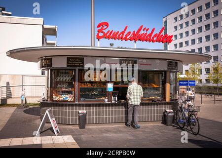 Le Bundesbuedchen, kiosque de journaux historiques dans l'ancien district du gouvernement, Bonn, Rhénanie-du-Nord-Westphalie, Allemagne. das Bundesbuedchen, historis Banque D'Images