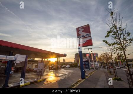 BELGRADE, SERBIE - OCTPBER 13, 2019 : logo EKO sur leur station-service à New Belgrade. Membre de Hellenic Petroleum, EKO est les principales stations-service et Banque D'Images