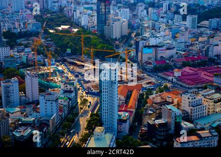 Un embouteillage dans la ville animée de Ho Chi Minh grand angle Banque D'Images