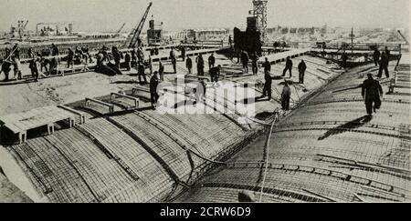 . Magazine téléphonique de Bell . s au-dessus de l'effet de l'augmentation du volume des appels et des complexités d'exploitation dont on discute. La combinaison de ces facteurs a un effet pyramidal les exigences pour les opérateurs, les tableaux de commutation et les circuits. Analyse des moyennes ainsi, allant au-delà de la moyenne mensuelle de quarterlyor et la brisant 1943 l'impact de la guerre sur le Lo?ig service de distance 85 vers le bas en résultats pour la daysand individuelle pour les heures individuelles, il peut béains qu'une rétrospective entièrement différente du service émerge. Même une moyenne pour un individualitem pour un péri spécifique Banque D'Images