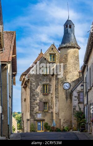 Vue sur l'ancienne rue Emile Surun à Saint-Benoit-du-Sault, Indre (36), France. Banque D'Images