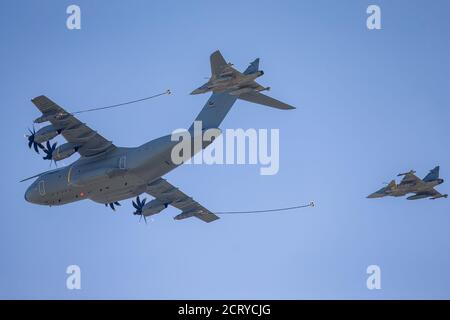 Ostrava, République tchèque. 19 septembre 2020. Une simulation du ravitaillement par Airbus A400M Atlas est visible au cours du premier jour des journées OTAN de deux jours et des journées des forces aériennes militaires tchèques, le 19 septembre 2020, à l'aéroport de Leos Janacek à Ostrava, en République tchèque. Crédit : Vladimir Prycek/CTK photo/Alay Live News Banque D'Images