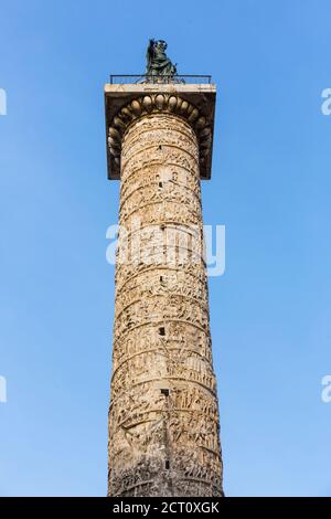 La colonne de Marcus Aurelius, Piazza Colonna, Rome, Italie, Europe Banque D'Images