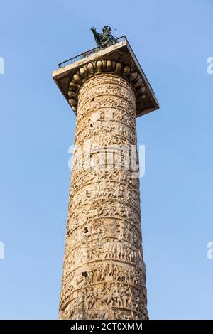 La colonne de Marcus Aurelius, Piazza Colonna, Rome, Italie, Europe Banque D'Images