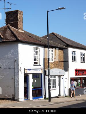 Vue sur la rue Maldon High Street et les boutiques Banque D'Images