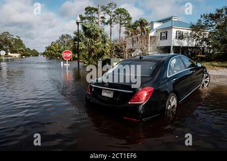 Orange Beach, ALABAMA, États-Unis. 16 septembre 2019. Un quartier inondé par l'ouragan Sally à Orange Beach, Alabama, États-Unis, le 16 septembre 2020. L'ouragan Sally a fait une chute dans la matinée comme un ouragan de catégorie 2. Crédit : Dan Anderson/ZUMA Wire/Alay Live News Banque D'Images