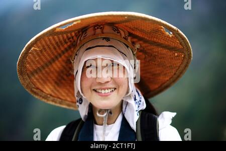 Pèlerin japonais (Henro) sur le chemin de montagne vers le temple de Shosanji, Shikoku, Japon 2012 (pèlerinage de Shikoku de 88 temples) Banque D'Images