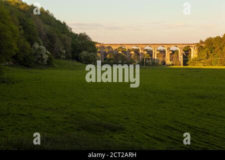 Le canal de Llangollen et le passage de Shrewsbury à Wrexham La vallée de Ceiriog près de Chirk Banque D'Images