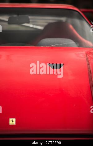 Vue sur le capot d'une Ferrari F40 Rosso Red Au Bicester Heritage Sunday Scramble Banque D'Images