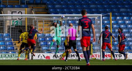 Oxford, Royaume-Uni. 19 septembre 2020. Le gardien de but Simon Eastwood d'Oxford United rassemble une croix lors du match Sky Bet League 1, à huis clos, entre Oxford United et Sunderland au Kassam Stadium d'Oxford, en Angleterre, le 19 septembre 2020. Photo de Nick Browning/Prime Media Images. Crédit : Prime Media Images/Alamy Live News Banque D'Images