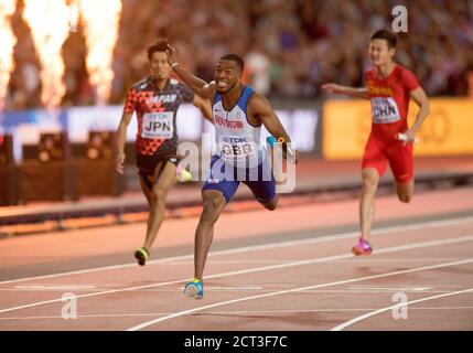 Nethaneel Mitchell-Blake plonge pour la ligne pour gagner l'or pour la Grande-Bretagne dans le relais Mens 4 x 100m. CRÉDIT PHOTO : © MARK PAIN / PHOTO DE STOCK D'ALAMY Banque D'Images