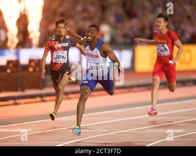 Nethaneel Mitchell-Blake plonge pour la ligne pour gagner l'or pour la Grande-Bretagne dans le relais Mens 4 x 100m. CRÉDIT PHOTO : © MARK PAIN / PHOTO DE STOCK D'ALAMY Banque D'Images