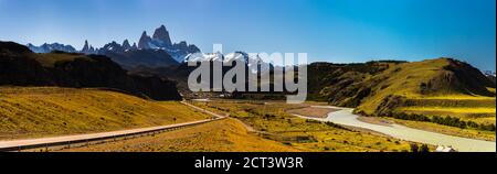 El Chalten village et Mont Fitz Roy (alias Cerro Chalten), Patagonie, Argentine, Amérique du Sud Banque D'Images