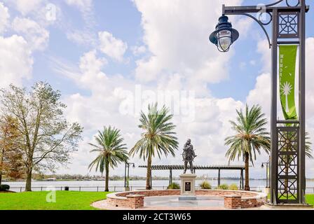 Une statue du capitaine Daniel Johannes GOOS se dresse le long de la promenade Lakefront, le 9 septembre 2020, à Lake Charles, en Louisiane. Banque D'Images