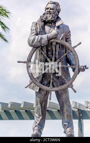 Une statue du capitaine Daniel Johannes GOOS se dresse le long de la promenade Lakefront, le 9 septembre 2020, à Lake Charles, en Louisiane. Banque D'Images