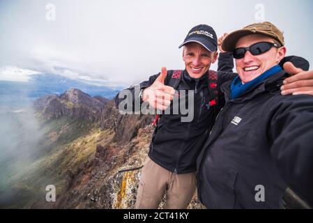 Grimpeurs au sommet du volcan Ruminahui, Parc national de Cotopaxi, Avenue des volcans, Equateur, Amérique du Sud Banque D'Images