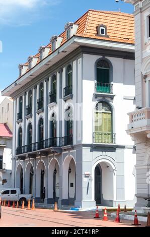 Le musée du canal de Panama est situé au cœur de la vieille ville, à côté du parc de la cathédrale Banque D'Images