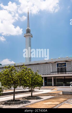 Mosquée nationale (mosquée Masjid Negara ou Grande Mosquée), Kuala Lumpur, Malaisie, Asie du Sud-est Banque D'Images