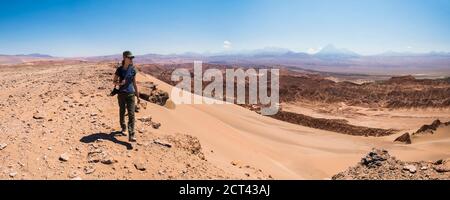 Randonnée dans la Vallée de la mort (Valle de la Muerte), San Pedro de Atacama, désert d'Atacama, Chili du Nord, Amérique du Sud Banque D'Images