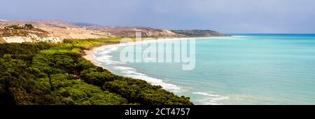 Sicile, photo panoramique de la plage de Capo Bianco et de la mer Méditerranée dans la province d'Agrigente, Sicile, Italie, Europe Banque D'Images