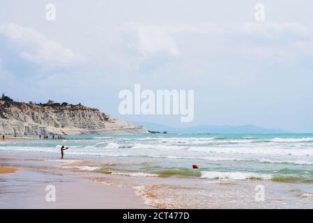 Scala dei Turchi falaises, vue de la plage, Realmonte, Agrigente, Sicile, Italie, Europe Banque D'Images