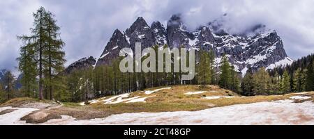 Alpes de Juilan, vue sur la route de Vrsiska Cesta (Vrsic Pass) aka Vrsic près de Kranjska Gora dans le parc national de Triglav, Slovénie Banque D'Images