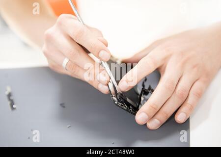 Service de réparation de téléphone mobile, remplacement de la batterie et de l'écran Banque D'Images